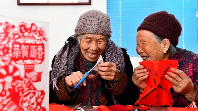 奋进新征程 建功新时代丨山东岚山：开在“家门口”的养老服务中心暖胃又暖心