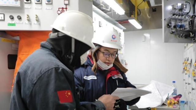 【十年@每一个奋斗的你】“深海一号”气田开发生产团队：以青春之力“点亮”深海宝藏