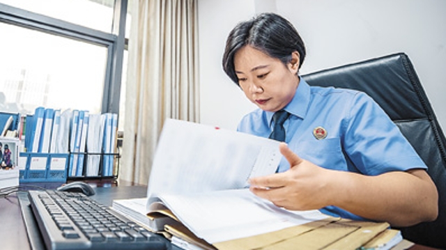 播撒法治种子 呵护孩子成长（二十大代表风采）