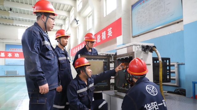 李杰：鼓足钻劲、干劲、闯劲做好新时代技术工人