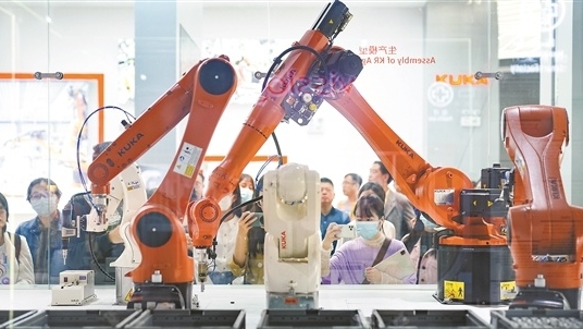 打出高质量发展的“佛山功夫” “千亿镇”开启“机器人造机器人”