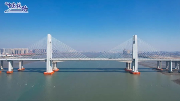 上半年全国铁路完成固定资产3049亿元 同比增长Kaiyun 开云69%(图3)