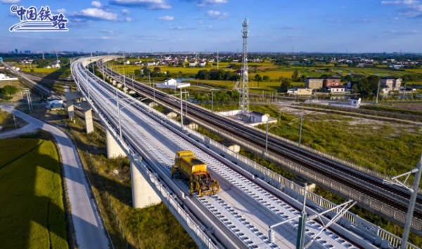 上半年全国铁路完成固定资产3049亿元 同比增长Kaiyun 开云69%(图2)