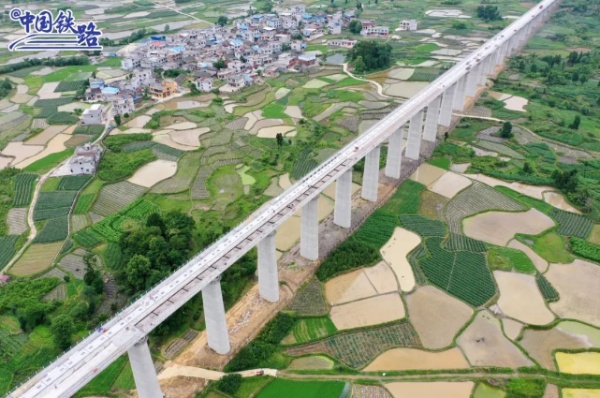 上半年全国铁路完成固定资产3049亿元 同比增长Kaiyun 开云69%(图1)