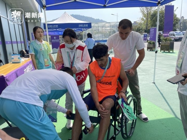 100米他们跑了3189秒 观众席上响起热CQ9电子烈的掌声(图1)