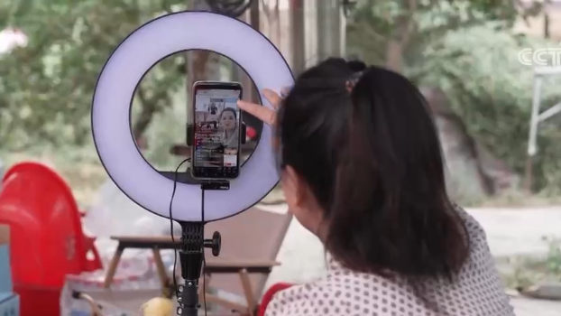 电商成农民致富“金钥匙” 乡村振兴注入强劲动能