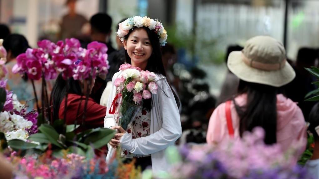 美丽遇甜蜜 消费“别样红”——云南鲜切花七夕节前市场一线观察