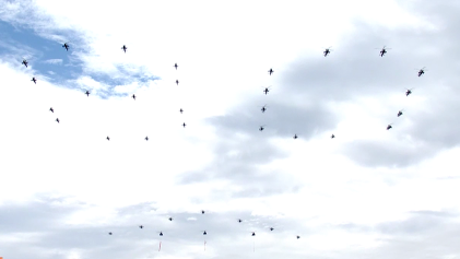 壮观！空中梯队组成“80”字样 伟大抗战精神不朽