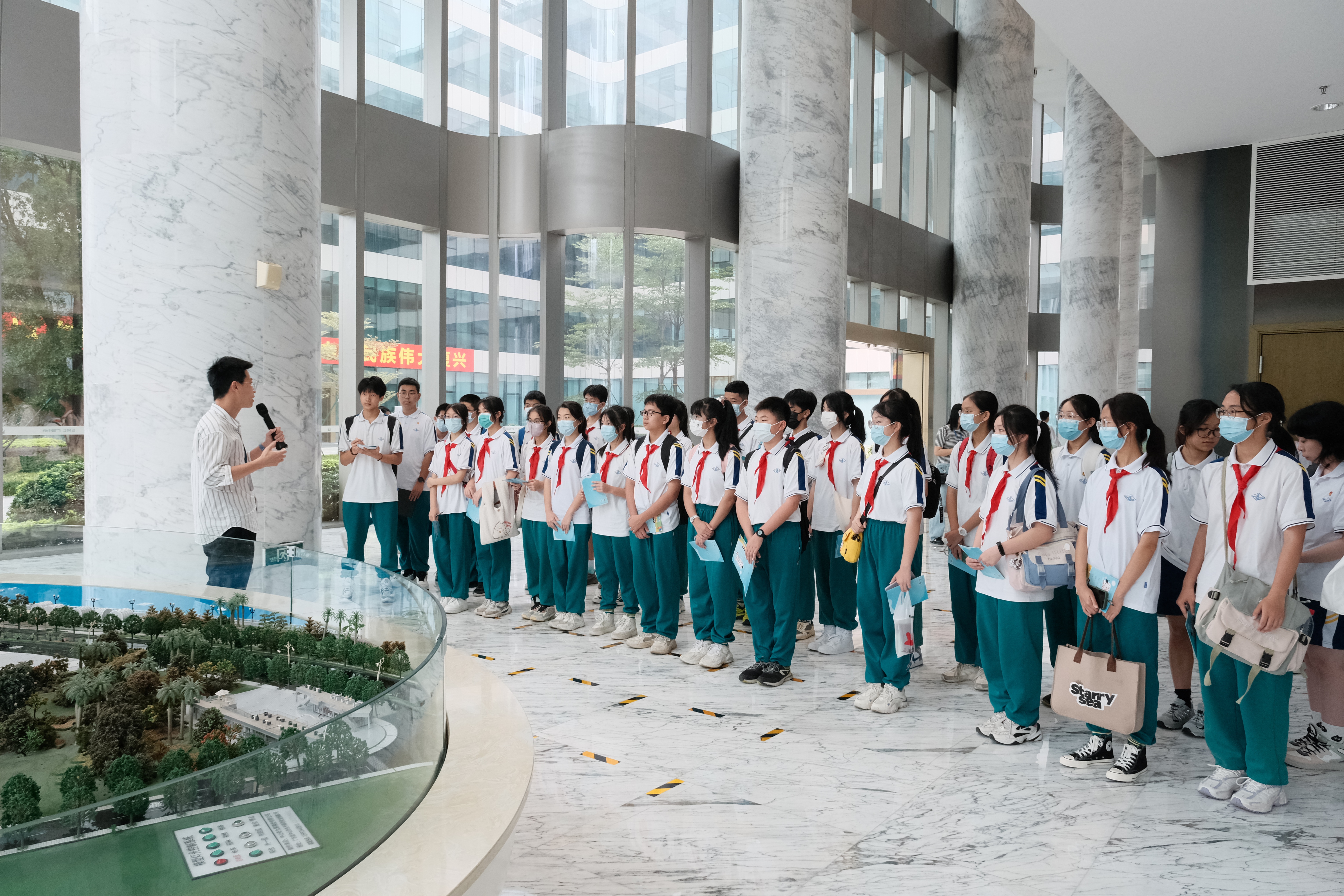 喜迎世界读书日 广州四十一中同学到广报中心参与研学活动
