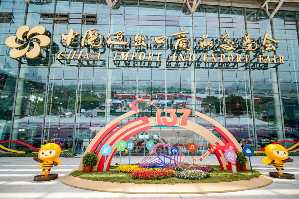  30秒完成出证！第137届广交会100台自助打证终端首次投入使用