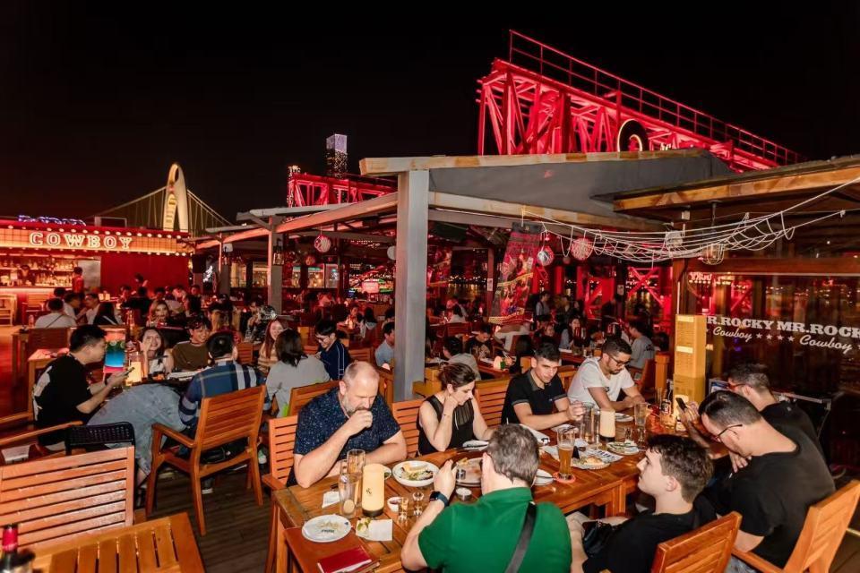 广交会客商夜叹广州 品珠江魅力  