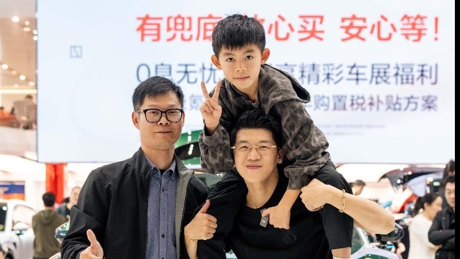 9岁小孩哥把工程师“问懵”了！极氪连夜暖心回应