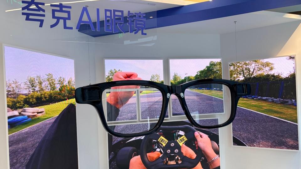 搭载千问的首款硬件夸克AI眼镜发布