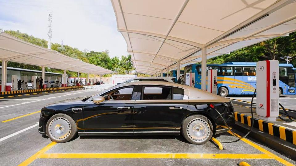 全国最大搭载华为全液冷超充设备的乘用车充电站投运