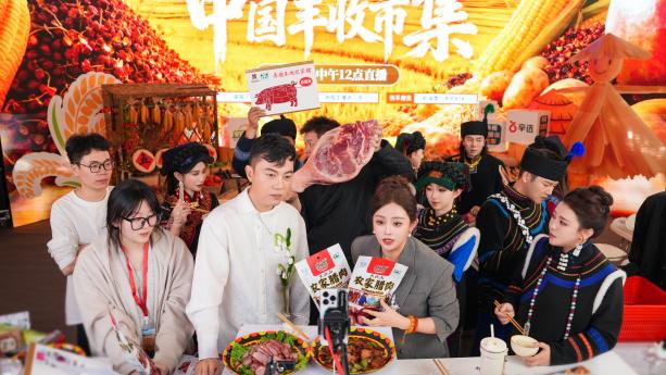 丰收了！初瑞雪携手总台主持人郭嘉宁直播助农，赋能喜德乡村振兴