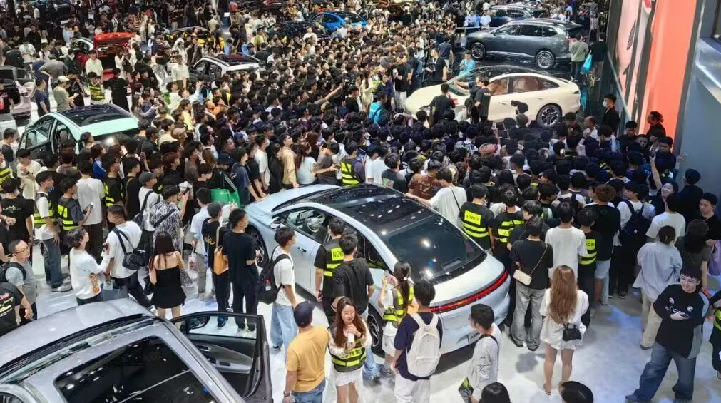 前11个月我国汽车产销量双超3100万辆