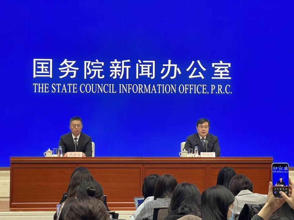 国家统计局：1-11月货物进出口总额412076亿元，同比增长3.6%