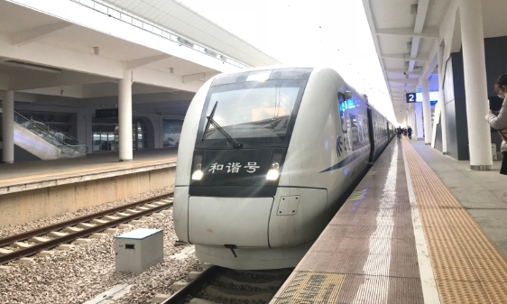 高铁湛江西站加开广州、佛山、深圳方向列车
