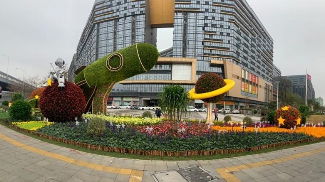 太空、交通、梦想、花卉四大主题绿雕亮相禅城