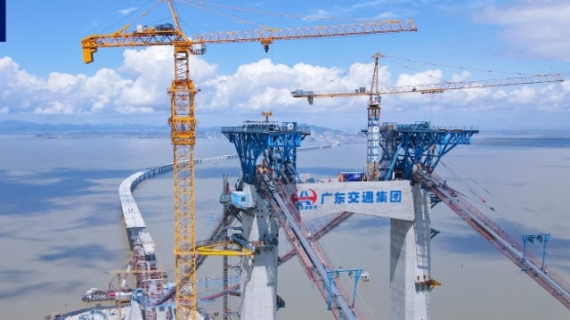 深中通道伶仃洋大桥左幅主缆索股架设突破100根