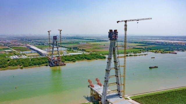 “木棉花”初现！南中高速洪奇门特大桥西主塔封顶