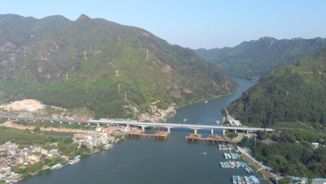 广清城际北延线顺利完成首孔预制箱梁架设