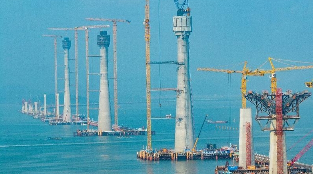 黄茅海通道项目首个整幅式TY型桥墩完工