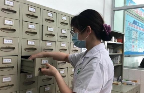 广东发布74种对症治疗新冠病毒感染的医疗机构中药制剂调剂品种