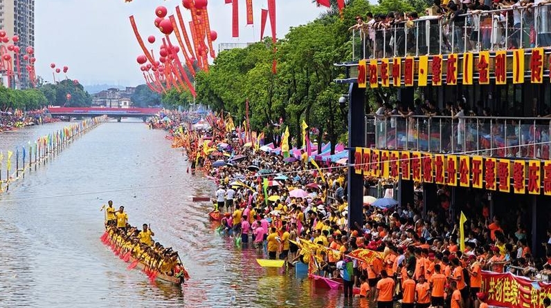小镇龙舟300多条，赛龙舟400多年——肇庆金利龙舟大赛举行