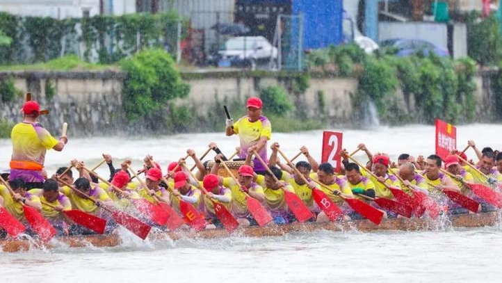 睇龙舟，尝美食！东莞中堂潢涌龙舟景举行