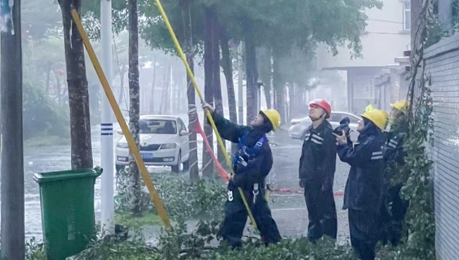 广东电网派出900人驰援湛江，超三成受影响用户已恢复供电