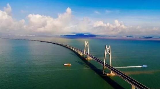 受台风“苏拉” 影响，港珠澳大桥主桥临时封桥