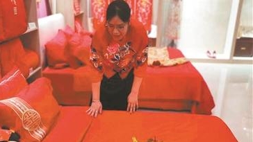 岭南传统婚嫁文化更规范也更受欢迎 带“火”古老职业：大妗姐“一姐难求”