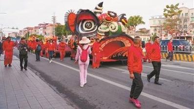 西樵迎春花市开锣，“世界狮王”震撼出山巡游