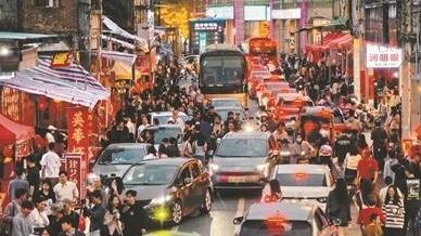 夜游快子路，探寻佛山的“独家年味”