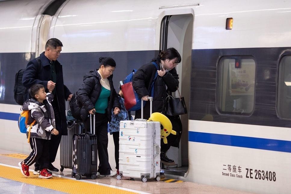 广铁：初五返程客流显著上升，广东到达旅客超135万人次