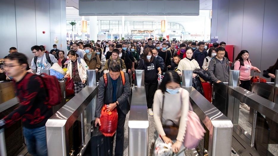 26日广铁发送旅客同比增加超三成半 加开列车228列
