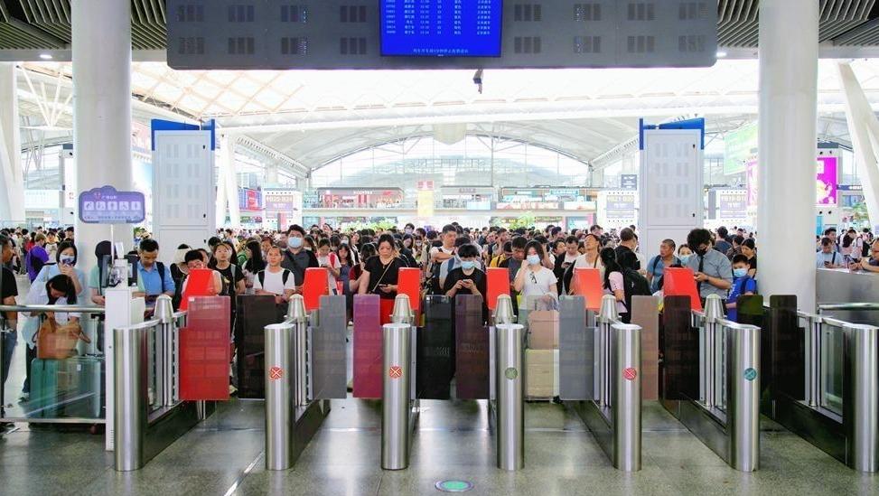 清明小长假第2天，广铁发送旅客180万人次