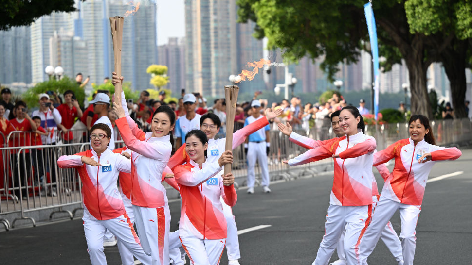 燃冰成炬，同心传递！十五运会圣火照见大湾区多元、融合与硬核未来