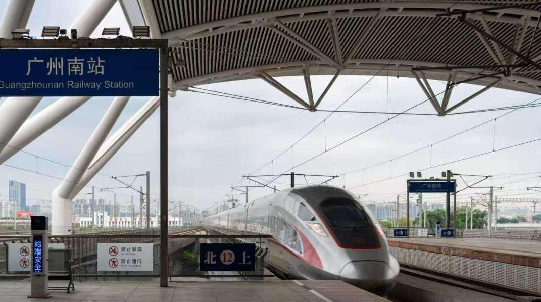 受台风“凤凰”影响，广深港高铁、广深城际等线路部分列车停运