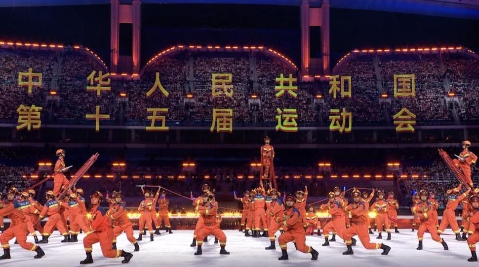广东“火焰蓝”参演十五运会暖场节目：用舞蹈讲述消防员的故事