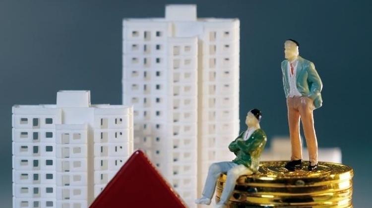 住客酒后爬楼在酒店坠亡，酒店要担责吗？法院判了