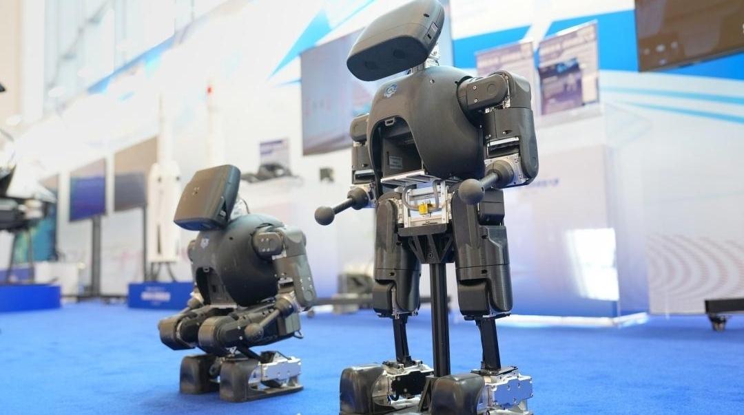 2025大湾区科学论坛广州科创新品亮相,人形机器人、机器狗等成焦点