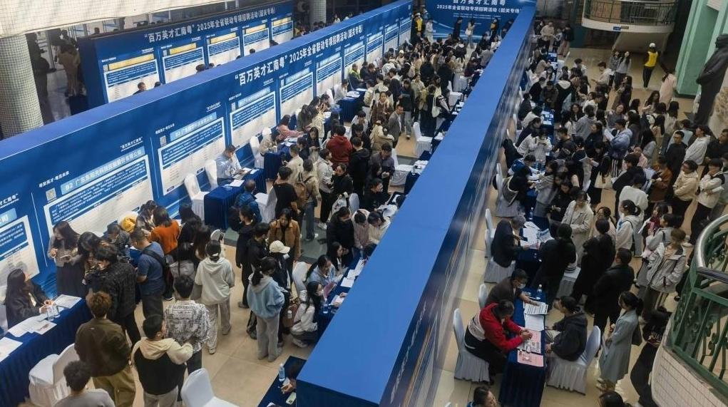 12月27日，“百万英才汇南粤”大型综合招聘会火热来袭