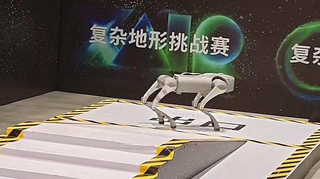 跨障碍、迎宾客、倒饮料……广东省人工智能与机器人技能大赛收官