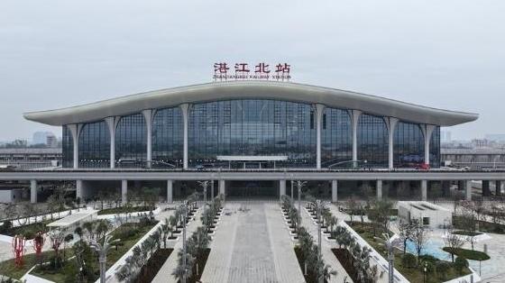 广湛高铁探营①丨湛江北站:粤西最大新枢纽,紫荆“湛”放映霞山