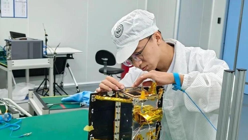 中山大学几个“90后”，造了颗“星”！