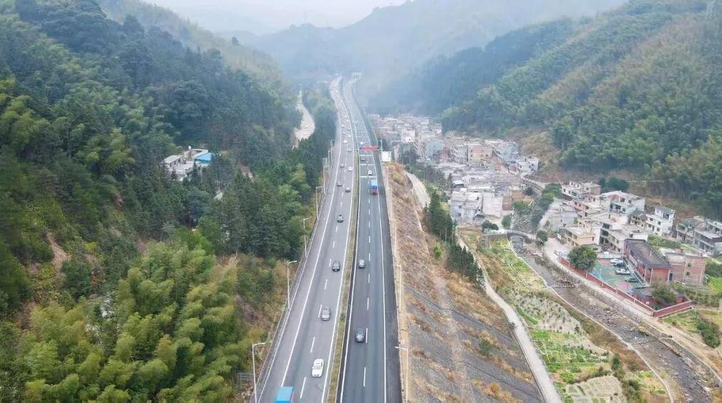 30日二广高速丰阳至九嶷山路段实施临时交通管制