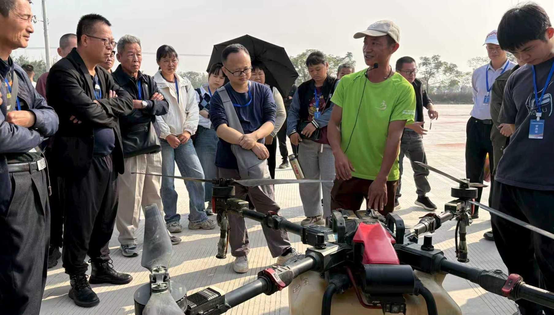 飞无人机、开拖拉机……揭西农民“组团”来广州学本领
