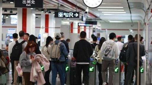 一带二刷码过闸超省心 佛山地铁正式推出“同行票”